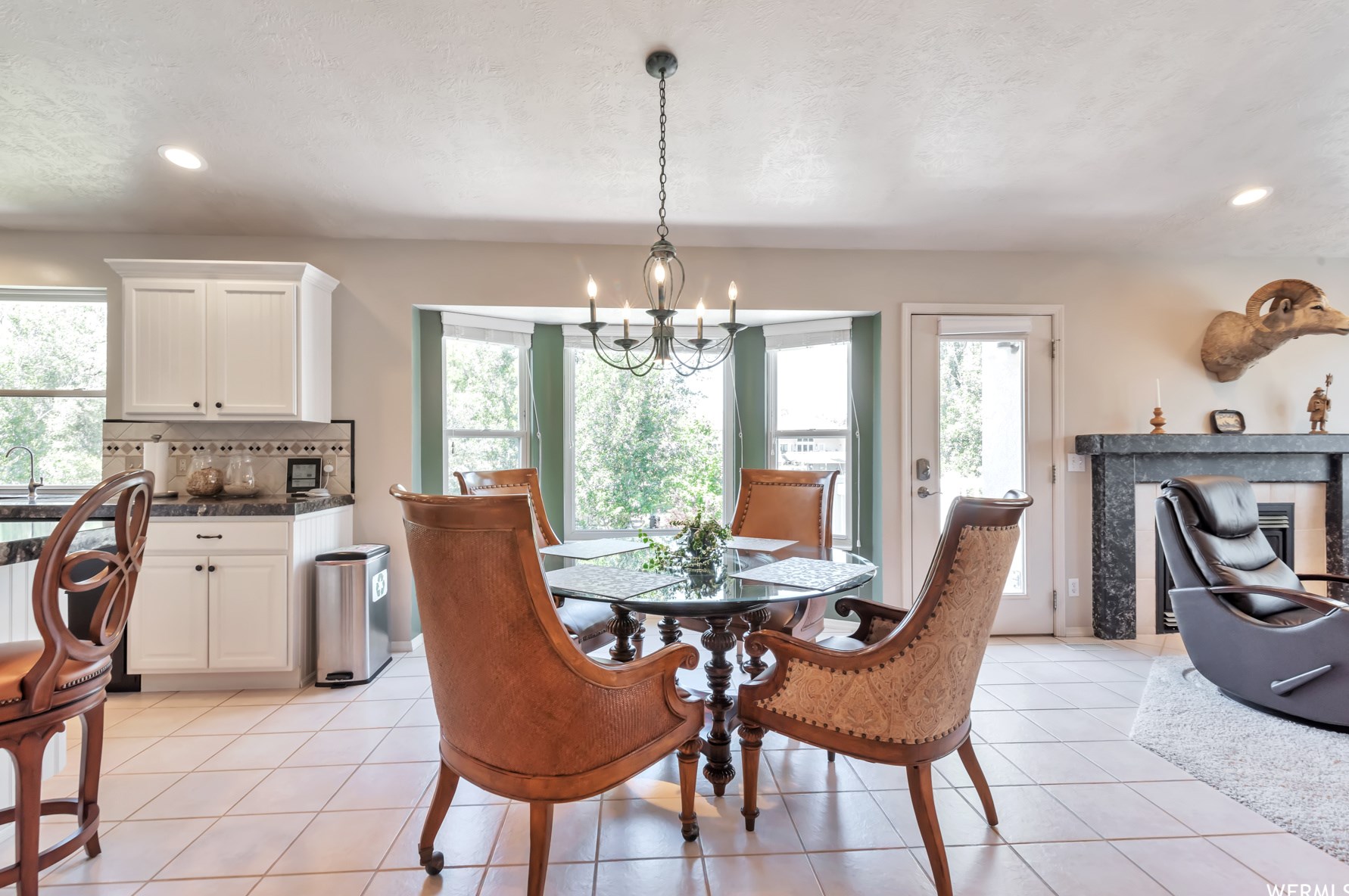 1214 Jordan Riv Dr, Riverton UT 84095-8250 exterior