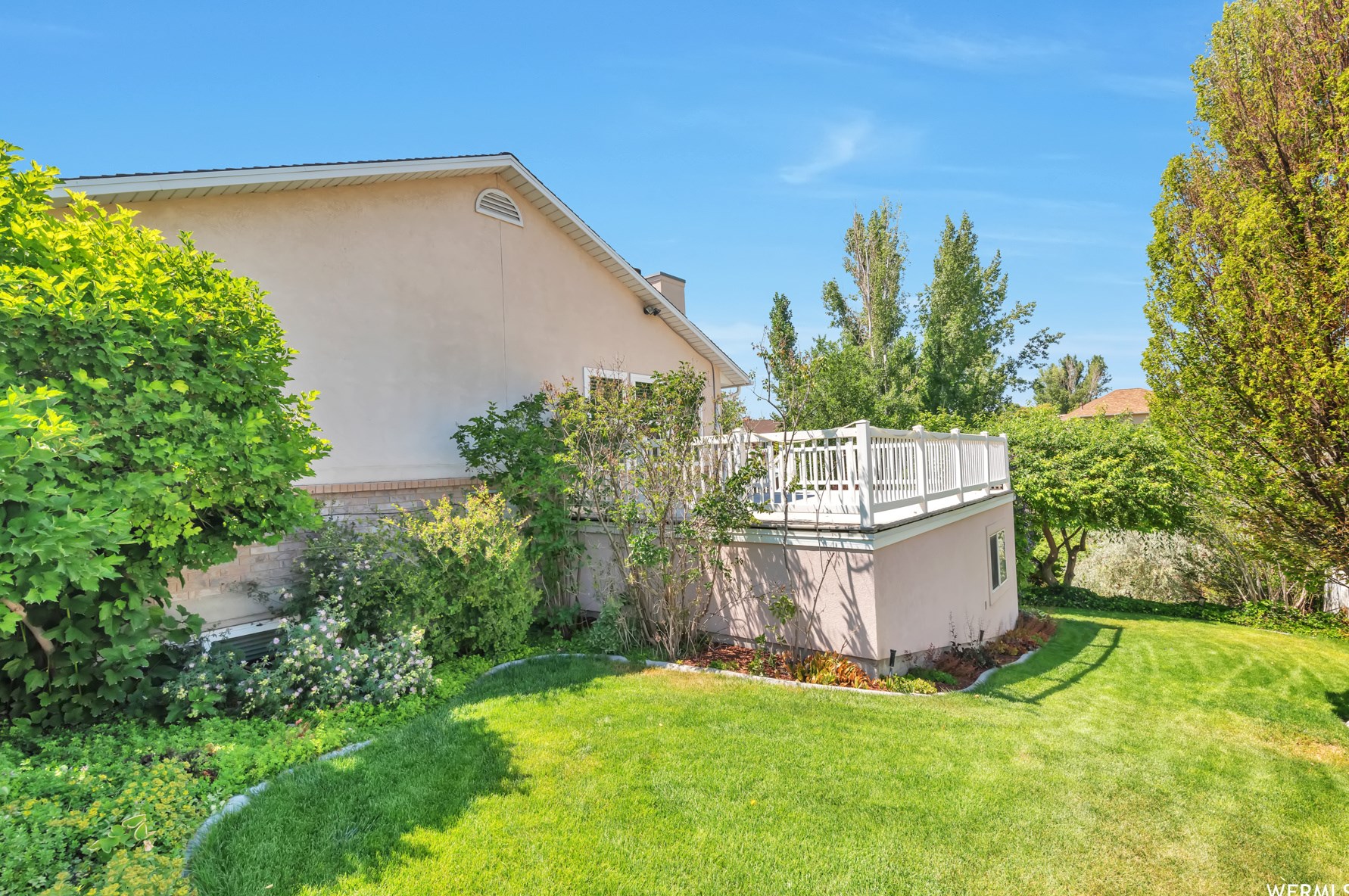 1214 Jordan Riv Dr, Riverton UT 84095-8250 exterior