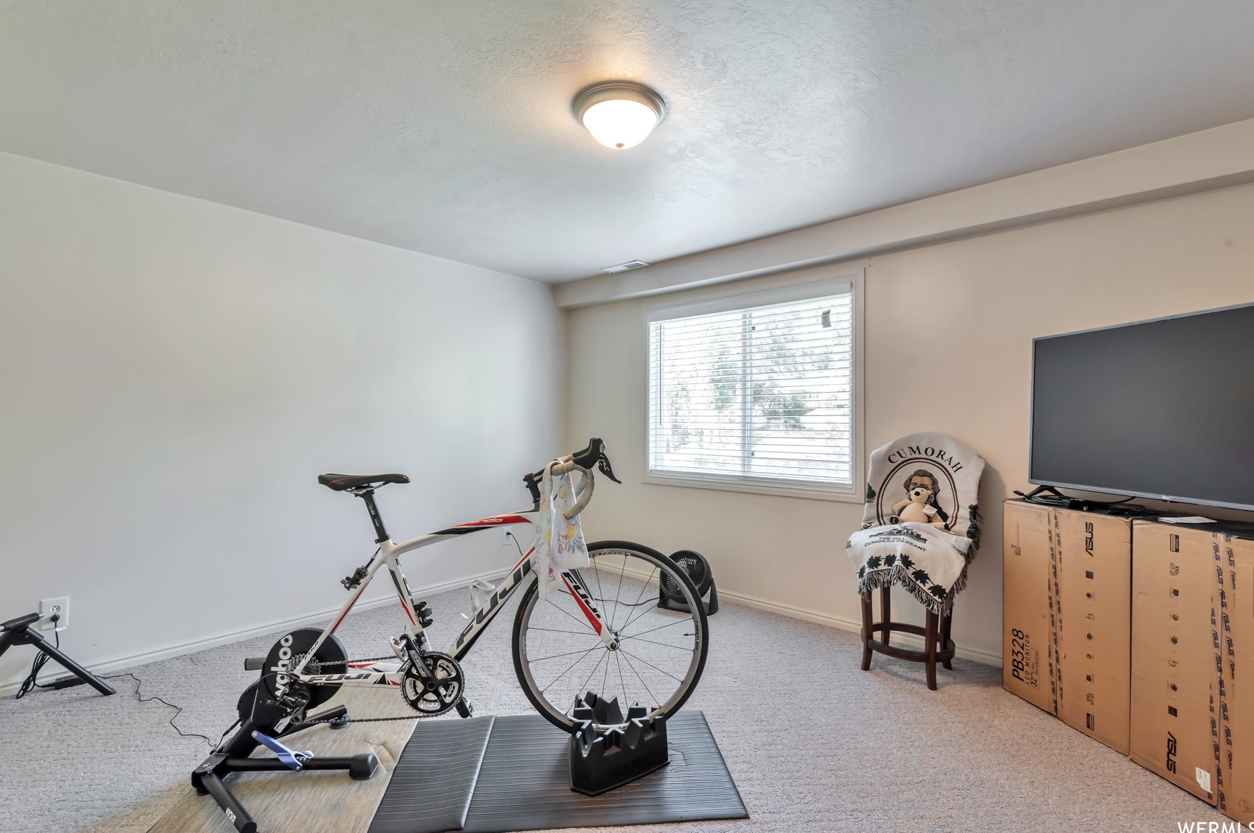 1214 Jordan Riv Dr, Riverton UT 84095-8250 exterior