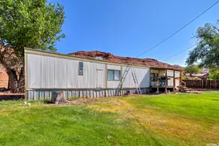 195 E 200 N, Moab, UT 84532 - Photo 18