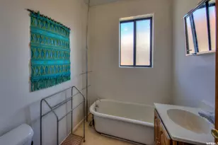 195 E 200 N, Moab, UT 84532 - Photo 36