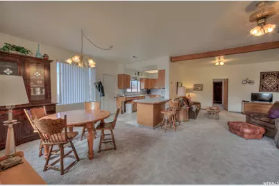 195 E 200 N, Moab, UT 84532 - Photo 24