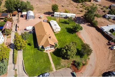 195 E 200 N, Moab, UT 84532 - Photo 6