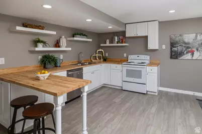 45 N Village Park Dr E, Layton, UT 84041 - Photo 52