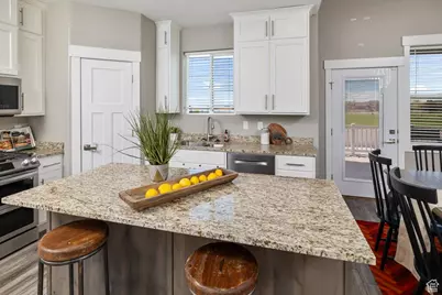 45 N Village Park Dr E, Layton, UT 84041 - Photo 18