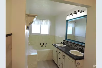 325 N 100 W, Delta, UT 84624 - Photo 28