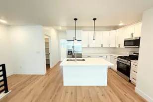 139 E Abbeville Ct, Sandy, UT 84070 - Photo 4