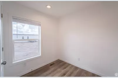 220 W 100 N #6, Levan, UT 84639 - Photo 14
