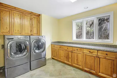 6464 Bybee Dr, Ogden, UT 84403 - Photo 14