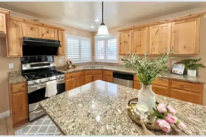 15 E 1100 S, Vernal, UT 84078 - Photo 2