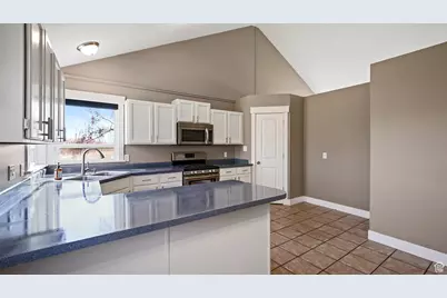 10749 S 2200 W, South Jordan, UT 84095 - Photo 14