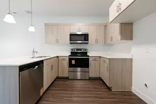 13687 S Hanley Ln, Riverton, UT 84096 - Photo 2