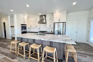 833 W Sunrise Cir, Garden City, UT 84028 - Photo 6