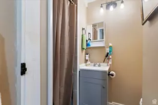 2067 E Gyrfalcon Ln, Sandy, UT 84092 - Photo 22