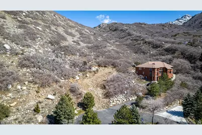 10480 S Seven Springs Cir #23, Sandy, UT 84092 - Photo 2