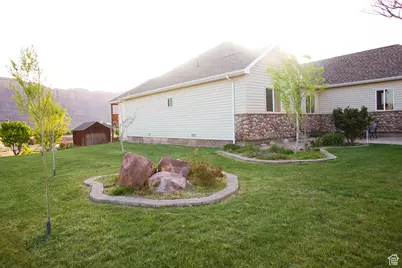 98 E Mt. Peale Dr, Moab, UT 84532 - Photo 4