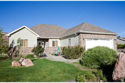 98 E Mt. Peale Dr, Moab, UT 84532 - Photo 2