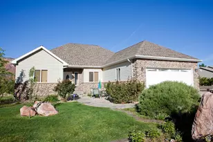 98 E Mt Peale Dr, Moab, UT 84532 - Photo 2