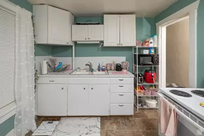 263 W Center St, Logan, UT 84321 - Photo 10