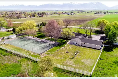 1050 S 200 W, Wellsville, UT 84339 - Photo 32