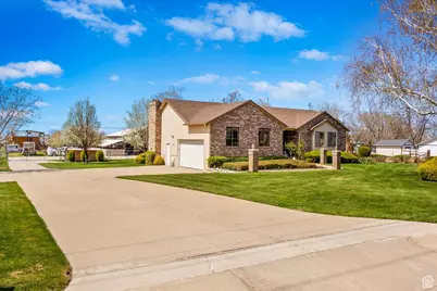 5321 S 3100 W, Roy, UT 84067 - Photo 4