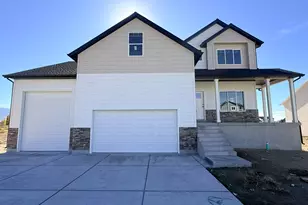 2405 W 3200 N, Farr West, UT 84404 - Photo 2