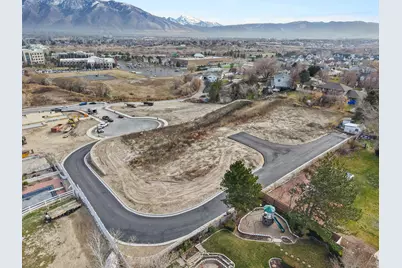 1096 W Kings Landing Ct #2, South Jordan, UT 84095 - Photo 2