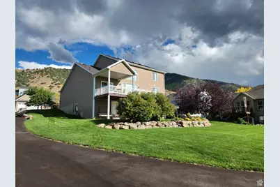 1075 Grandview Dr, Providence, UT 84332 - Photo 10