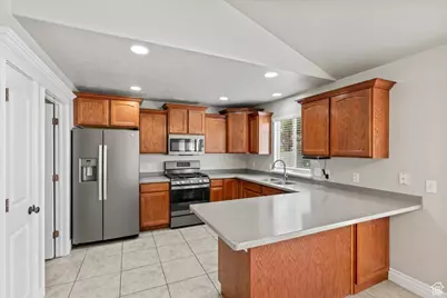 7134 S Rialto Way, West Jordan, UT 84081 - Photo 10