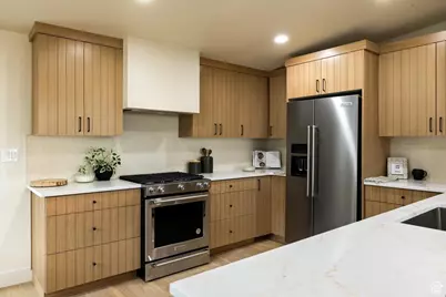 1825 S 2600 E, Salt Lake City, UT 84108 - Photo 12