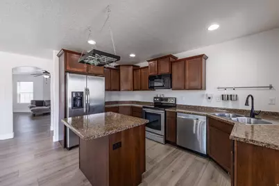 4043 E Oakland Hills Dr, Eagle Mountain, UT 84005 - Photo 8