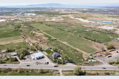 2490 S State St, Springville, UT 84663 - Photo 8