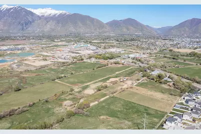 2490 S State St, Springville, UT 84663 - Photo 14