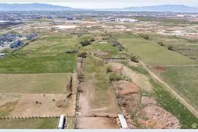 2490 S State St, Springville, UT 84663 - Photo 36