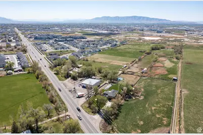 2490 S State St, Springville, UT 84663 - Photo 38