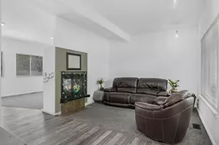 10674 S Pine Shadow Rd, South Jordan, UT 84009 - Photo 2