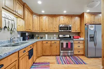 2490 S State St, Springville, UT 84663 - Photo 22