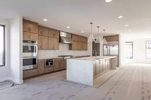 4442 S Holladay Park Ln E, Holladay, UT 84124 - Photo 2