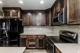 917 N Harbor Village Dr E, Garden City, UT 84028 - Photo 16