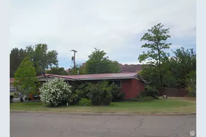 477 W Grand Cir, Moab, UT 84532 - Photo 2