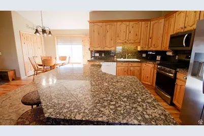 897 E Cocks Comb Dr, Teasdale, UT 84773 - Photo 24