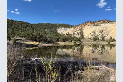 897 E Cocks Comb Dr, Teasdale, UT 84773 - Photo 38