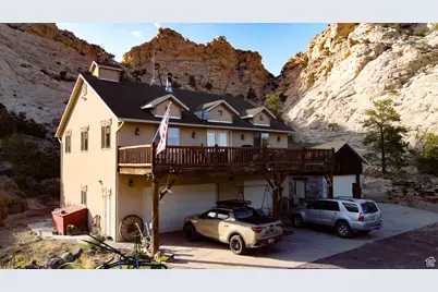 897 E Cocks Comb Dr, Teasdale, UT 84773 - Photo 2