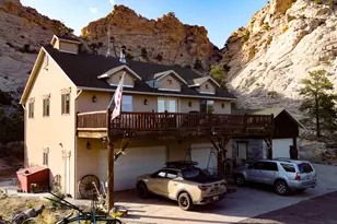 897 E Cocks Comb Dr, Teasdale, UT 84773 - Photo 2