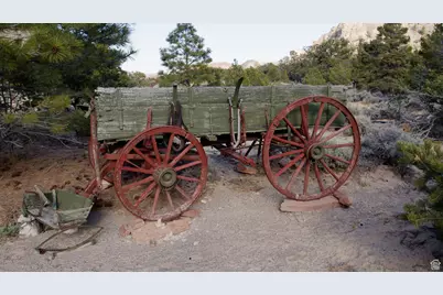 897 E Cocks Comb Dr, Teasdale, UT 84773 - Photo 12