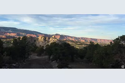 897 E Cocks Comb Dr, Teasdale, UT 84773 - Photo 44