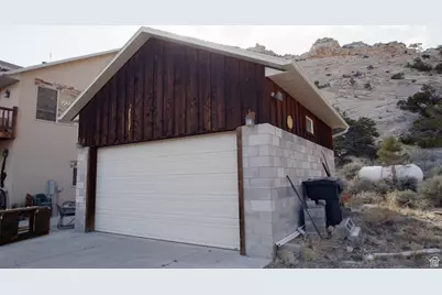 897 E Cocks Comb Dr, Teasdale, UT 84773 - Photo 4