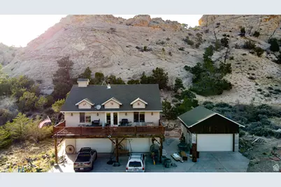 897 E Cocks Comb Dr, Teasdale, UT 84773 - Photo 1