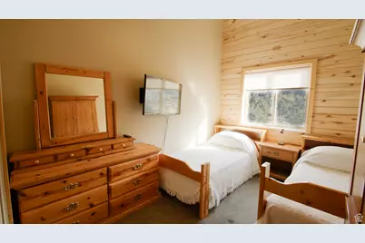 897 E Cocks Comb Dr, Teasdale, UT 84773 - Photo 18