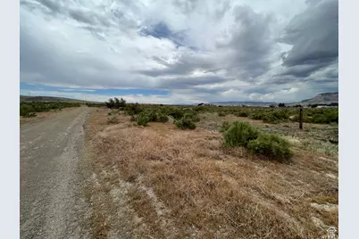 375 S 100 E, Huntington, UT 84528 - Photo 8